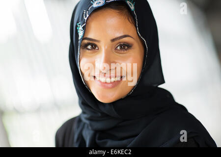 ziemlich orientalische Frau nahe Porträt Stockfoto