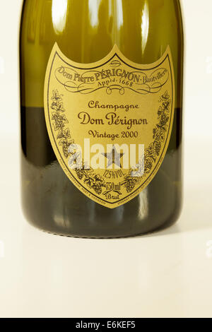 Dom Perignon Champagner Flasche - Nahaufnahme des Labels; Stockfoto