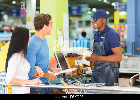 paar Zahlen bei Baumarkt bis Punkt Stockfoto