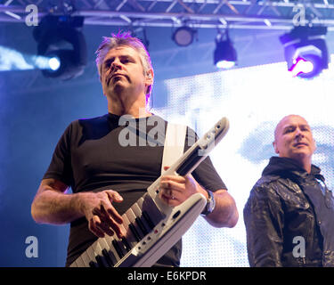 Helmsley, Yorkshire, Großbritannien. 24. August 2014. Als Headliner Sonntag bei Galtres Parklands Festival 2014 Helmsley, North Yorkshire. Bildnachweis: Daniel Easton/Alamy Live-Nachrichten Stockfoto