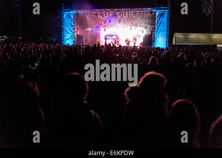 Helmsley, Yorkshire, Großbritannien. 24. August 2014. Als Headliner Sonntag bei Galtres Parklands Festival 2014 Helmsley, North Yorkshire. Bildnachweis: Daniel Easton/Alamy Live-Nachrichten Stockfoto