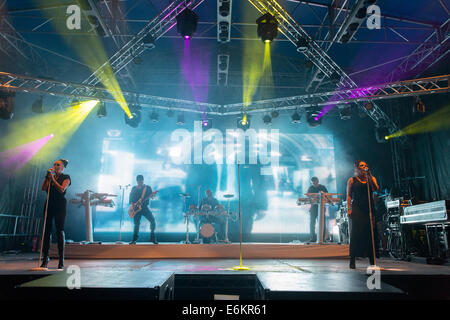 Helmsley, Yorkshire, Großbritannien. 24. August 2014. Als Headliner Sonntag bei Galtres Parklands Festival 2014 Helmsley, North Yorkshire. Bildnachweis: Daniel Easton/Alamy Live-Nachrichten Stockfoto