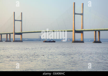 Baggerarbeiten Schiff Unterquerung der zweiten Überquerung des Flusses Severn. Stockfoto