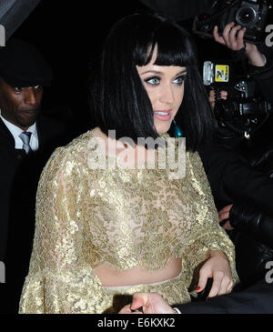 BRIT Awards - Promis verlassen die Universal Music und Roc Nation nach Parteien Featuring: Katy Perry Where: London, Vereinigtes Königreich bei: 20. Februar 2014 Stockfoto