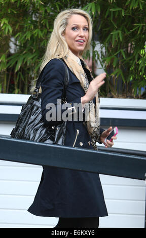 Josie Gibson außerhalb der ITV Studios mit: Josie Gibson wo: London, Vereinigtes Königreich bei: 20. Februar 2014 Stockfoto