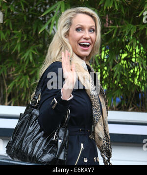 Josie Gibson außerhalb der ITV Studios mit: Josie Gibson wo: London, Vereinigtes Königreich bei: 20. Februar 2014 Stockfoto