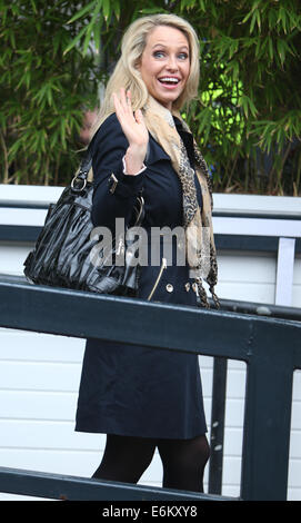 Josie Gibson außerhalb der ITV Studios mit: Josie Gibson wo: London, Vereinigtes Königreich bei: 20. Februar 2014 Stockfoto