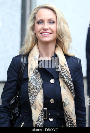 Josie Gibson außerhalb der ITV Studios mit: Josie Gibson wo: London, Vereinigtes Königreich bei: 20. Februar 2014 Stockfoto