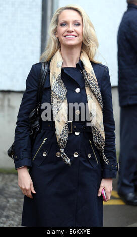 Josie Gibson außerhalb der ITV Studios mit: Josie Gibson wo: London, Vereinigtes Königreich bei: 20. Februar 2014 Stockfoto