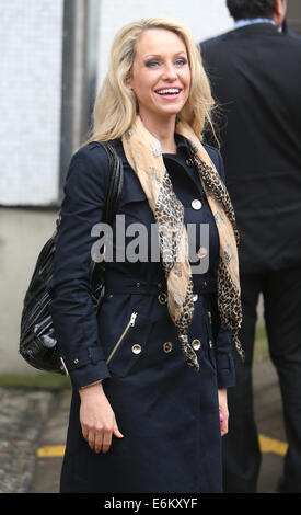 Josie Gibson außerhalb der ITV Studios mit: Josie Gibson wo: London, Vereinigtes Königreich bei: 20. Februar 2014 Stockfoto