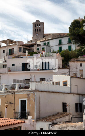 Häuser auf Dalt Vila Hügel in der Altstadt von Ibiza - Ibiza Stockfoto