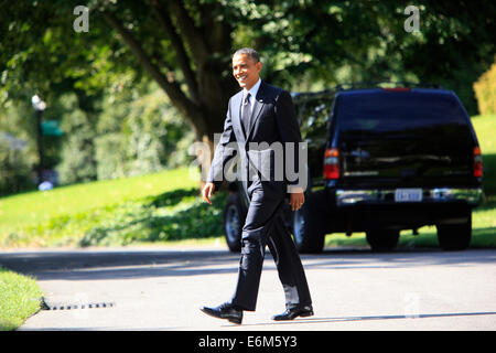 Präsident Barack Obama geht aus dem Oval Office zu Marine One an Bord und Reisen zu einer Kampagne-Veranstaltung am September 20.2012. Stockfoto