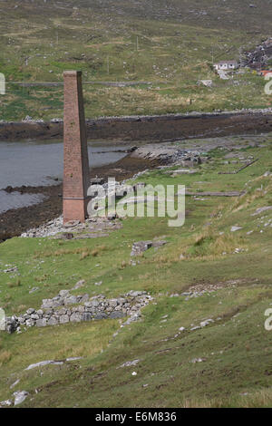 Kochende Schornstein und Reste von alten Walfang-station Bunavoneader Isle of Harris Scotland Stockfoto