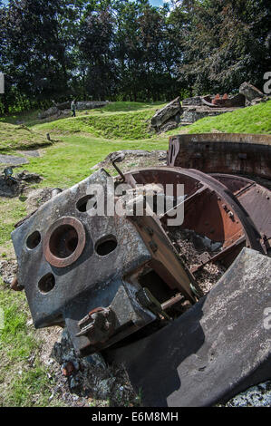 Gebrochene Geschützturm in Fort-de-Loncin, zerstört während des ersten Weltkrieges während der Schlacht von Lüttich, Belgien Stockfoto