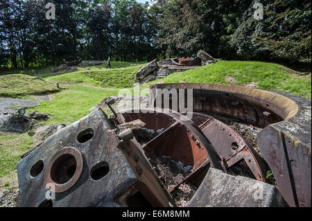 Gebrochene Geschützturm in Fort-de-Loncin, zerstört während des ersten Weltkrieges während der Schlacht von Lüttich, Belgien Stockfoto