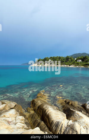 Küste von Vourvourou, Chalkidiki, Sitonia, Griechenland Stockfoto