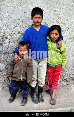 Brüder - traditionelles Haus in Cruzpata - CHACHAPOYAS. Abteilung von Amazonas. Peru Stockfoto