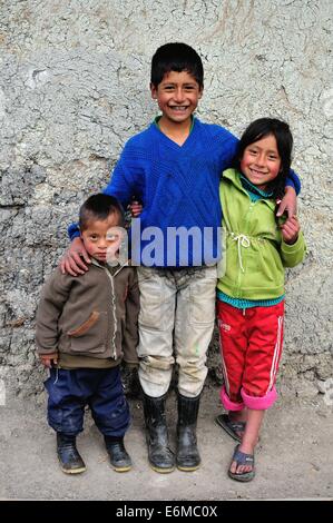 Brüder - traditionelles Haus in Cruzpata - CHACHAPOYAS. Abteilung von Amazonas. Peru Stockfoto