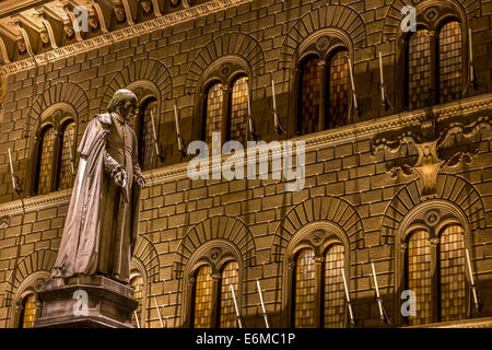 Palazzo Salimbeni, Sitz der Bank Banca Monte dei Paschi di Siena, bei Nacht, historischen Zentrum, Siena, Toskana, Italien Stockfoto