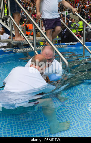 Taufe Zeuge Jehovas London Convention Twickenham Stadion London 2014 Stockfoto