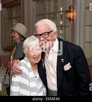 June Whitfield und Barry Cryer am 70. Geburtstag von Richard Ingrams, 21.08.2012 Stockfoto