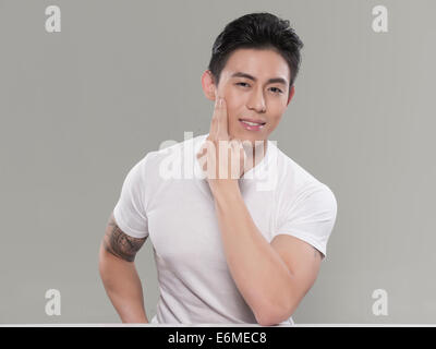 Asiatische schönen jungen Mann posiert Stockfoto