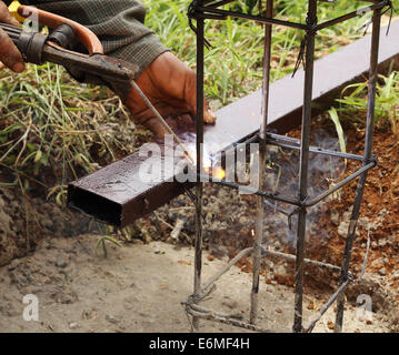 elektrischer Anschluss Bau Metall Schweißen Stockfoto