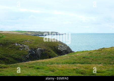 Küste von Anglesey, in der Nähe von Cable Bay, North Wales Stockfoto