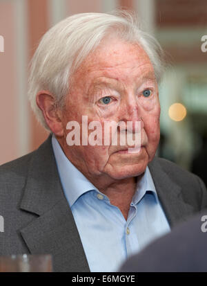 Sandy Gall bei der Oldie literarischen Mittagessen 17.04.12 Stockfoto