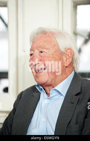 Sandy Gall bei der Oldie literarischen Mittagessen 17.04.12 Stockfoto