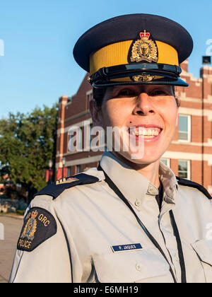 Sgt. Pharanae Jaques, eines der Ausbildung von Offizieren in der RCMP Depot Kadett Training Academy in Regina, Saskatchewan, Kanada. Stockfoto