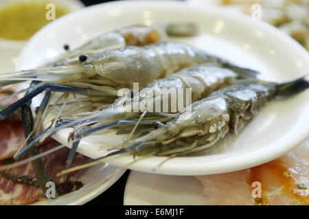 Garnelen, roh, Krabben, Garnelen, Tiger, schwarz, weiß, frische, isoliert, Meeresfrüchte, Garnelen, Essen, Hintergrund, gesund, Fisch, Ernährung, Essen, Stockfoto