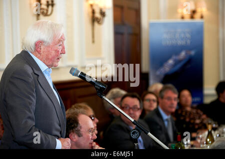 Sandy Gall bei der Oldie literarischen Mittagessen 17.04.12 Stockfoto