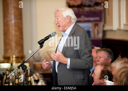 Sandy Gall bei der Oldie literarischen Mittagessen 17.04.12 Stockfoto