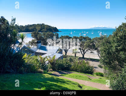 Verankerten Yachten in der Bucht von Oneroa. Oneroa, Auckland Neuseeland Waiheke Island Huraki Golf Stockfoto