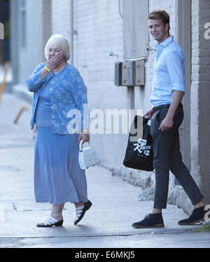 Hollywood, Kalifornien, USA. 26. August 2014. CHARLES EDMUND SPENCER, 9. Earl Spencer und der Bruder von Prinzessin Diana, erschien bei Jimmy Kimmel Live im El Capitan Theatre auf Dienstag, 26. August 2014. Spencer wurde von Kimmel Live begrüßt! Sicherheit und Personal wie kam er mit mehreren Begleitern. Bildnachweis: David Bro/ZUMA Draht/Alamy Live-Nachrichten Stockfoto