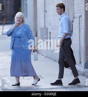 Hollywood, Kalifornien, USA. 26. August 2014. CHARLES EDMUND SPENCER, 9. Earl Spencer und der Bruder von Prinzessin Diana, erschien bei Jimmy Kimmel Live im El Capitan Theatre auf Dienstag, 26. August 2014. Spencer wurde von Kimmel Live begrüßt! Sicherheit und Personal wie kam er mit mehreren Begleitern. Bildnachweis: David Bro/ZUMA Draht/Alamy Live-Nachrichten Stockfoto