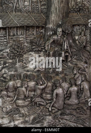 Metallrelief im Tempel Wat Muen Saen, Chiang Mai, Thailand. Stockfoto