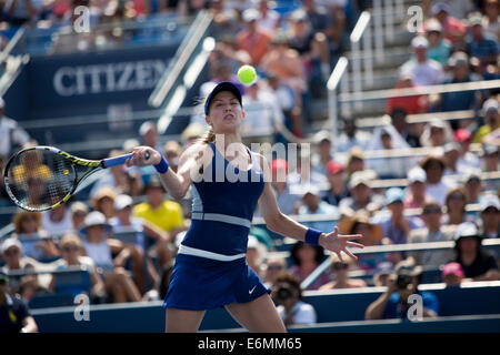 Flushing Meadows, New York, USA. 26. August 2014. Eugenie Bouchard (CAN) in ersten Runde Aktion während der 2. Tag der US Open Tennis Championships. Bildnachweis: Paul J. Sutton/PCN/Alamy Live-Nachrichten Stockfoto