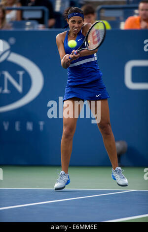 Flushing Meadows, New York, USA. 26. August 2014. Madison Keys (USA) in ersten Runde Aktion während der 2. Tag der US Open Tennis Championships. Bildnachweis: Paul J. Sutton/PCN/Alamy Live-Nachrichten Stockfoto