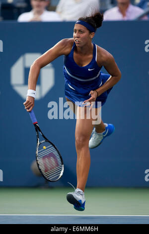 Flushing Meadows, New York, USA. 26. August 2014. Madison Keys (USA) in ersten Runde Aktion während der 2. Tag der US Open Tennis Championships. Bildnachweis: Paul J. Sutton/PCN/Alamy Live-Nachrichten Stockfoto