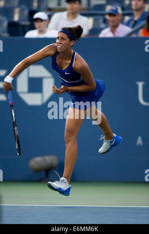 Flushing Meadows, New York, USA. 26. August 2014. Madison Keys (USA) in ersten Runde Aktion während der 2. Tag der US Open Tennis Championships. Bildnachweis: Paul J. Sutton/PCN/Alamy Live-Nachrichten Stockfoto