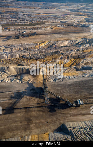 Luftaufnahme, Besetzung Mine Bagger in den Tagebau Hambach öffnen mir, Füllungen, Niederzier, Jülich-Zülpicher Börde Region der Erde Stockfoto