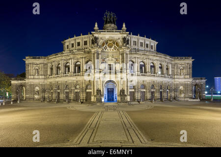 Theaterplatz mit Semperoper Opernhaus bei Nacht, historischen Zentrum, Dresden, Sachsen, Deutschland Stockfoto