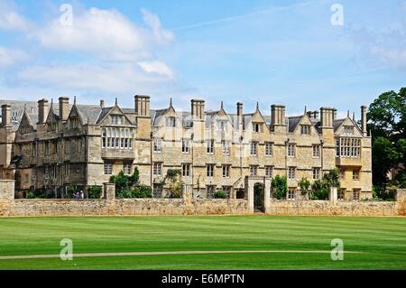 Ansicht des Merton College über Merton Feld, Oxford, Oxfordshire, England, Vereinigtes Königreich, West-Europa gesehen. Stockfoto