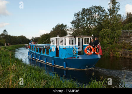 Kanal Narrowboat Segeln als Bestandteil einer Flottille auf die Forth & Clyde Canal. Stockfoto