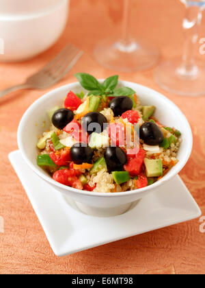 Salat mit Quinoa. Rezept zur Verfügung. Stockfoto