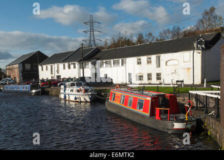 Boote in Applecross Becken auf die Forth & Clyde Canal Stockfoto