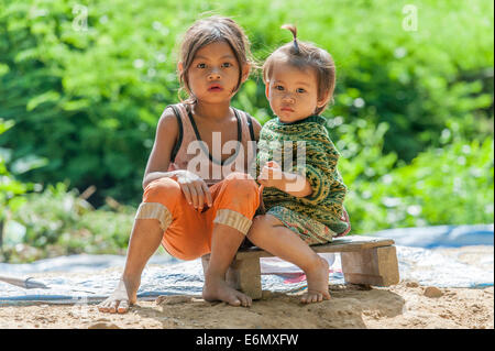 Tuk-Schwester Mädchen in der Provinz Luang Prabang Laos Stockfoto