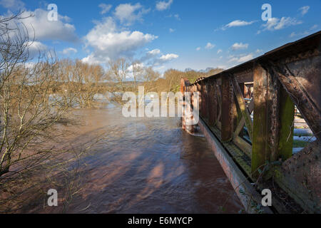 Eisenbahnviadukt Stahlträger Wye Valley in Monmouth, South Wales. Stockfoto